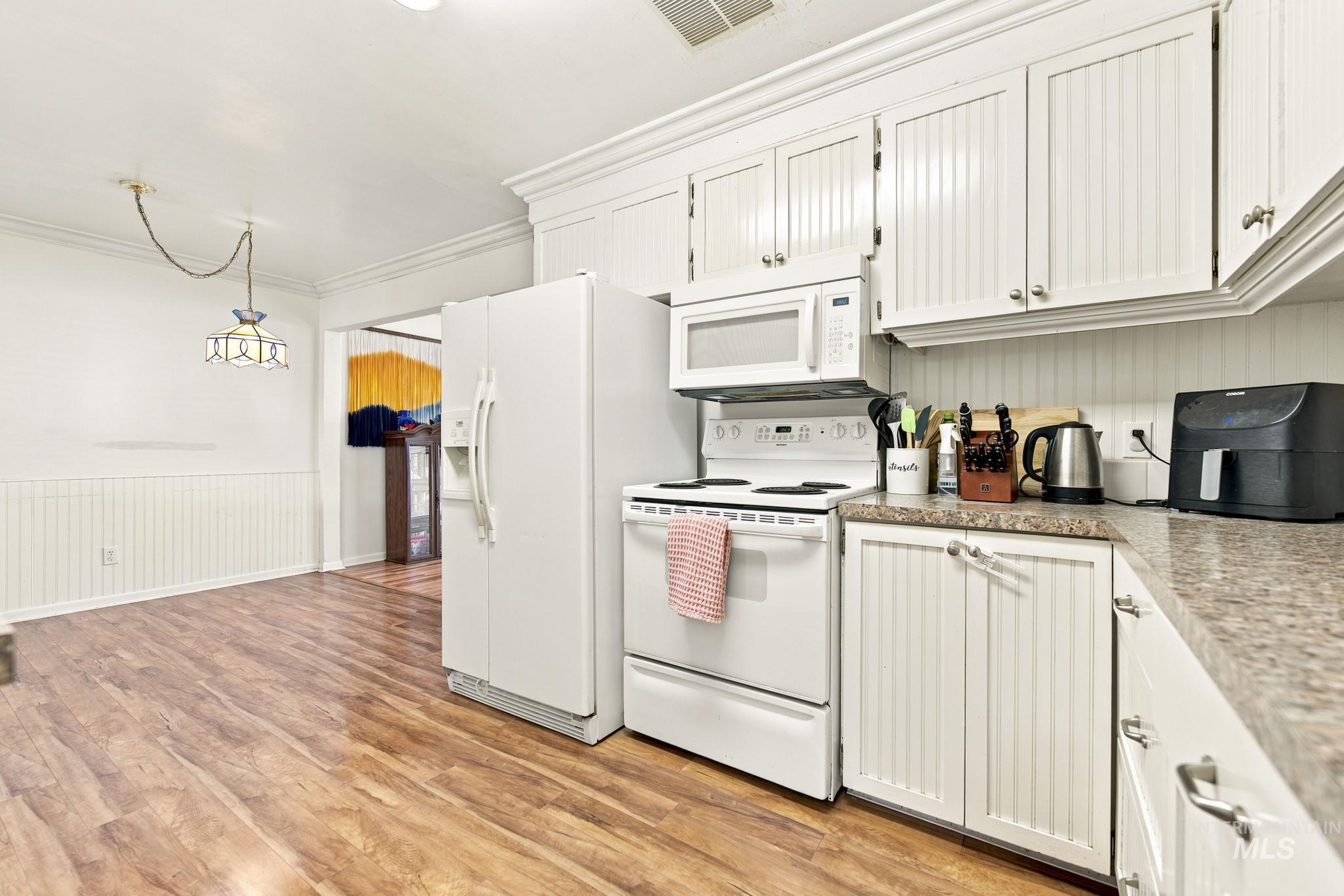 1609 E Beech St, Caldwell, Idaho 83605, 3 Bedrooms, 2 Bathrooms, Residential For Sale, Price $340,000, 98995003
