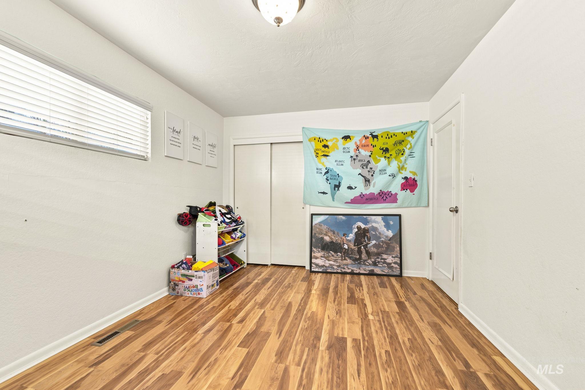1609 E Beech St, Caldwell, Idaho 83605, 3 Bedrooms, 2 Bathrooms, Residential For Sale, Price $340,000, 98995003