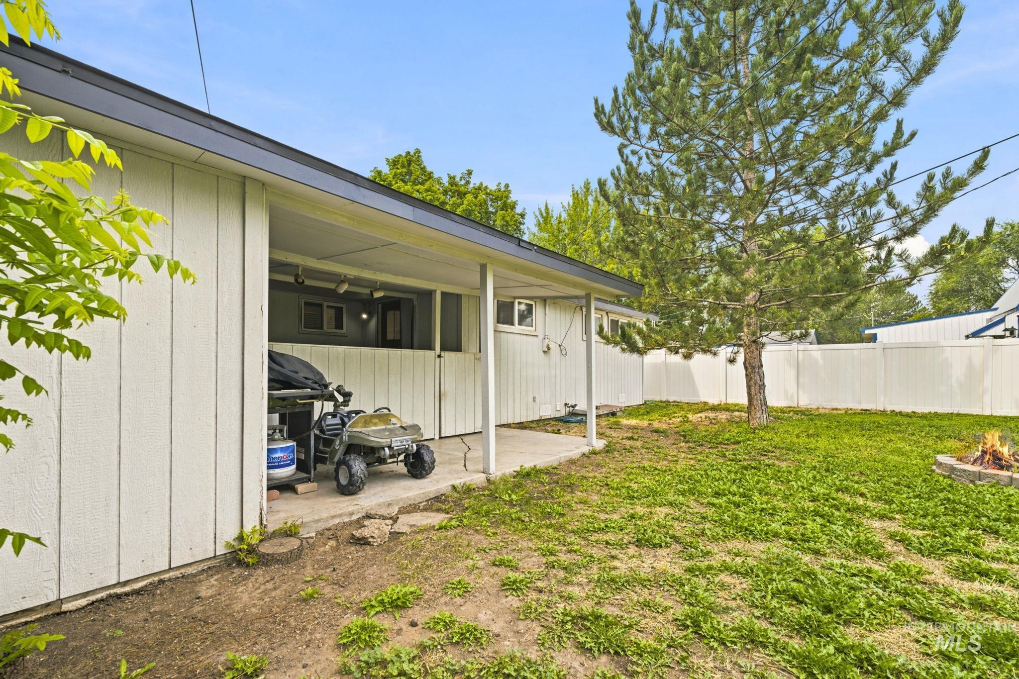 1609 E Beech St, Caldwell, Idaho 83605, 3 Bedrooms, 2 Bathrooms, Residential For Sale, Price $340,000, 98995003