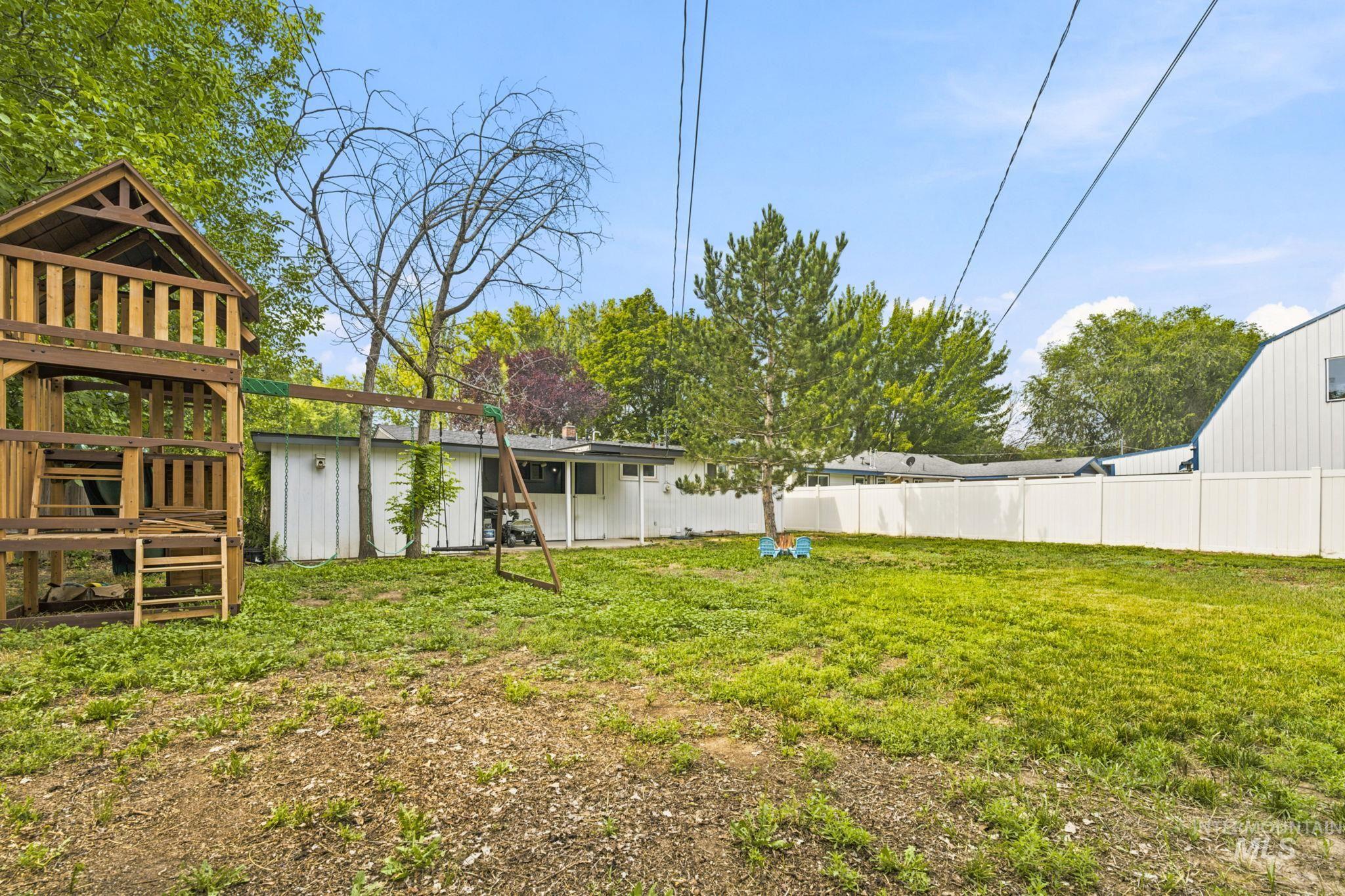 1609 E Beech St, Caldwell, Idaho 83605, 3 Bedrooms, 2 Bathrooms, Residential For Sale, Price $340,000, 98995003