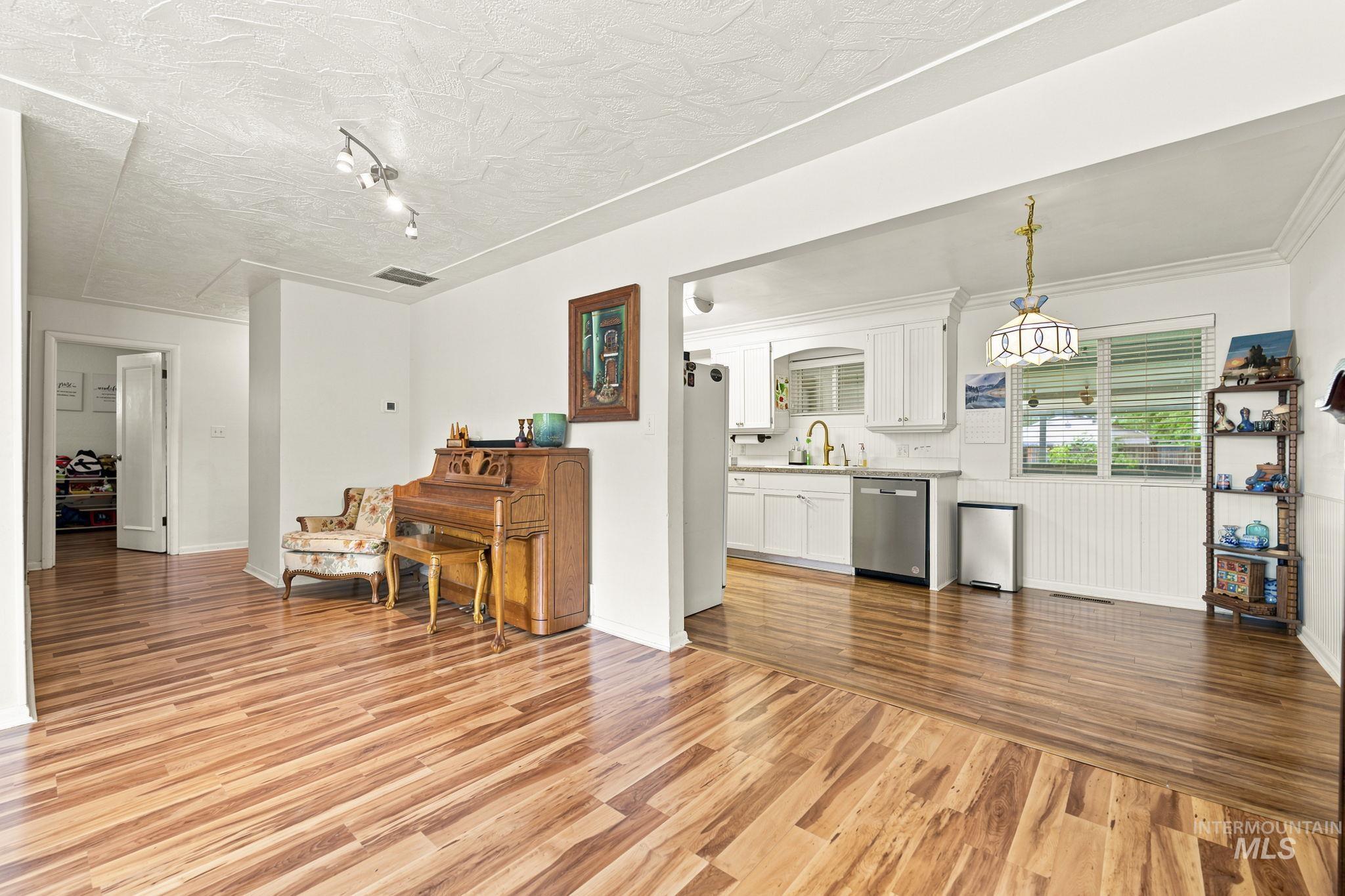 1609 E Beech St, Caldwell, Idaho 83605, 3 Bedrooms, 2 Bathrooms, Residential For Sale, Price $340,000, 98995003