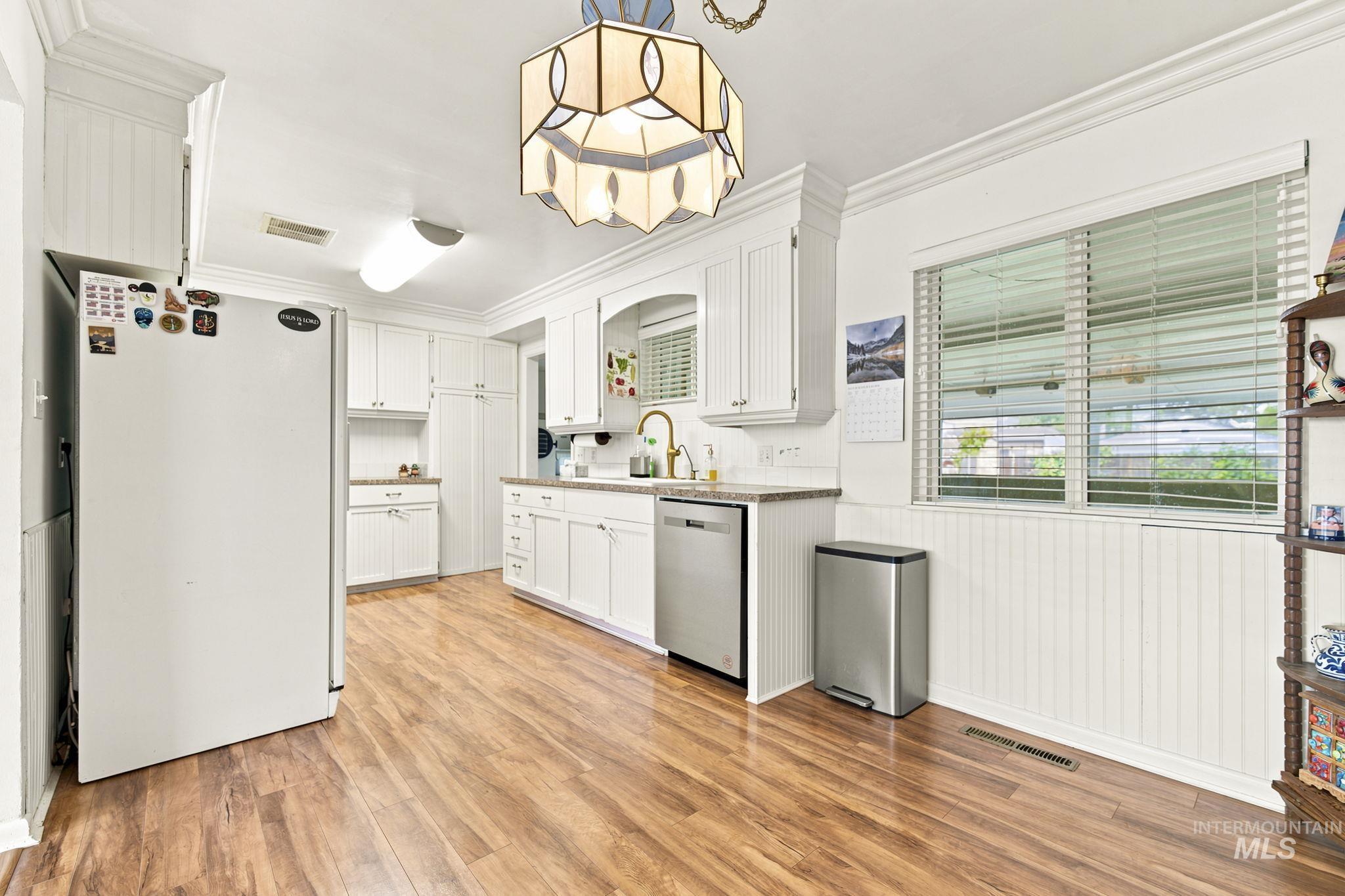 1609 E Beech St, Caldwell, Idaho 83605, 3 Bedrooms, 2 Bathrooms, Residential For Sale, Price $340,000, 98995003
