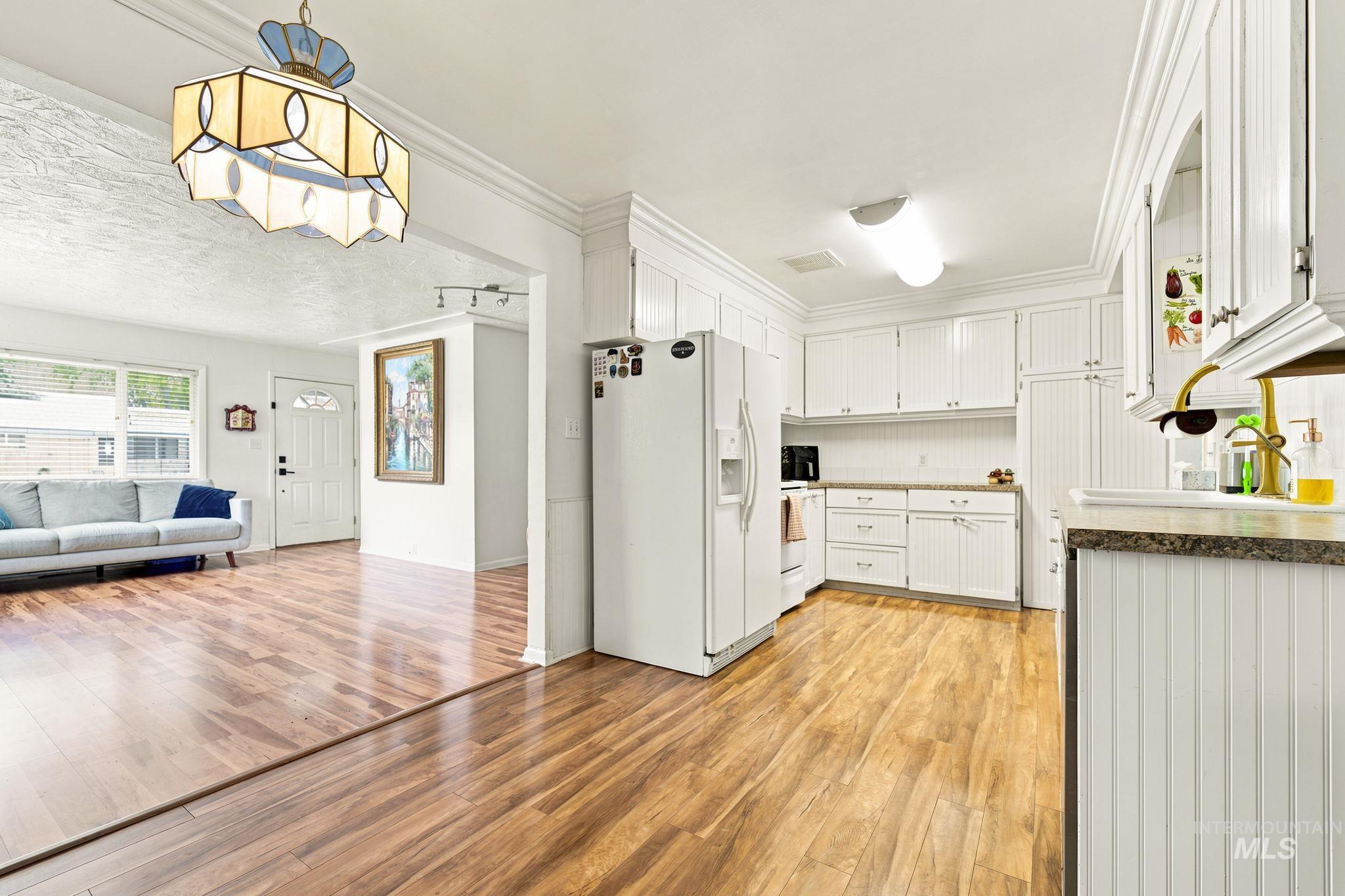1609 E Beech St, Caldwell, Idaho 83605, 3 Bedrooms, 2 Bathrooms, Residential For Sale, Price $340,000, 98995003