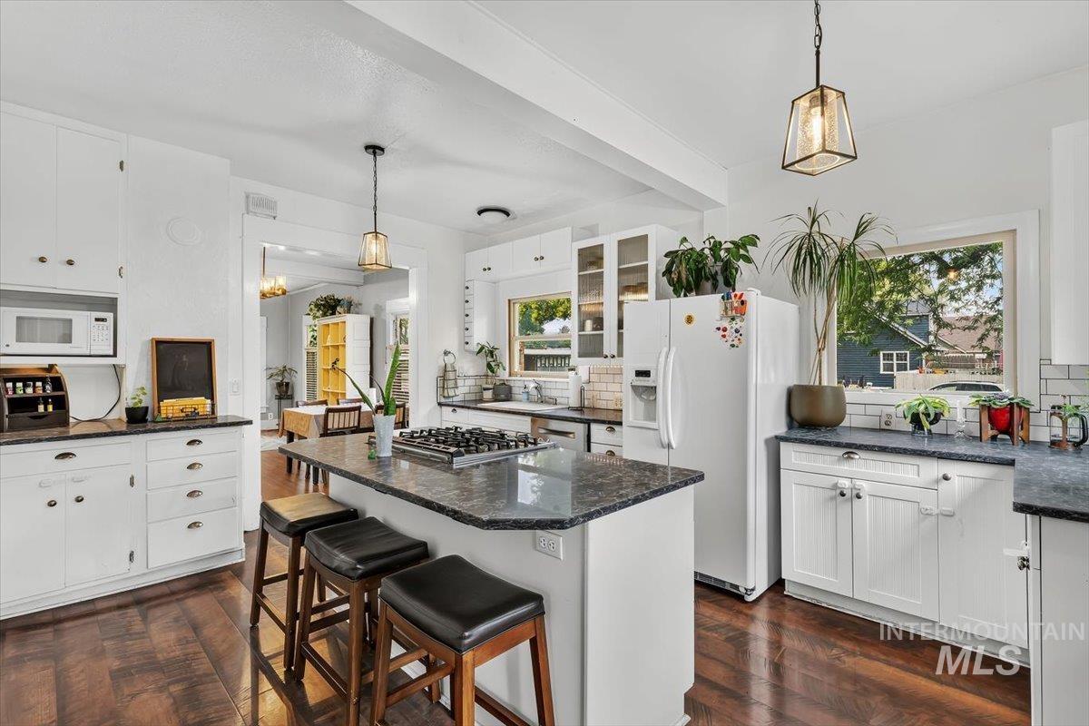 1401 Cleveland Blvd, Caldwell, Idaho 83605, 4 Bedrooms, 1.5 Bathrooms, Residential For Sale, Price $409,000, 98995006