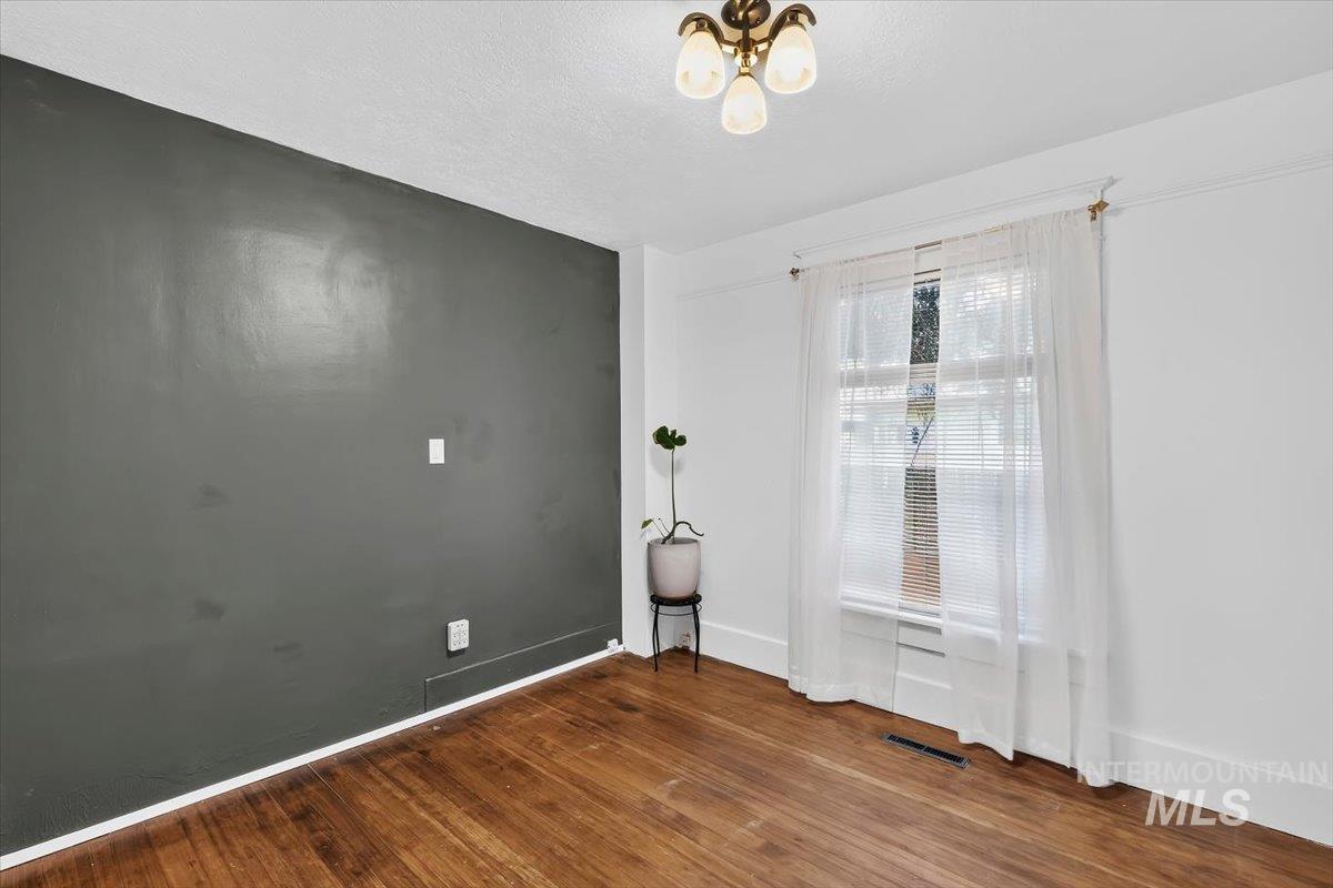 1401 Cleveland Blvd, Caldwell, Idaho 83605, 4 Bedrooms, 1.5 Bathrooms, Residential For Sale, Price $399,000,MLS 98995006