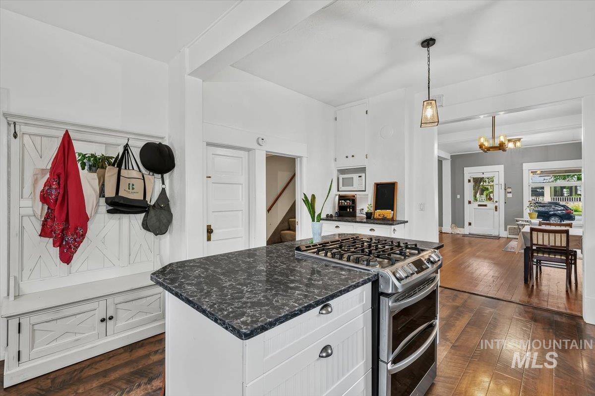 1401 Cleveland Blvd, Caldwell, Idaho 83605, 4 Bedrooms, 1.5 Bathrooms, Residential For Sale, Price $409,000, 98995006