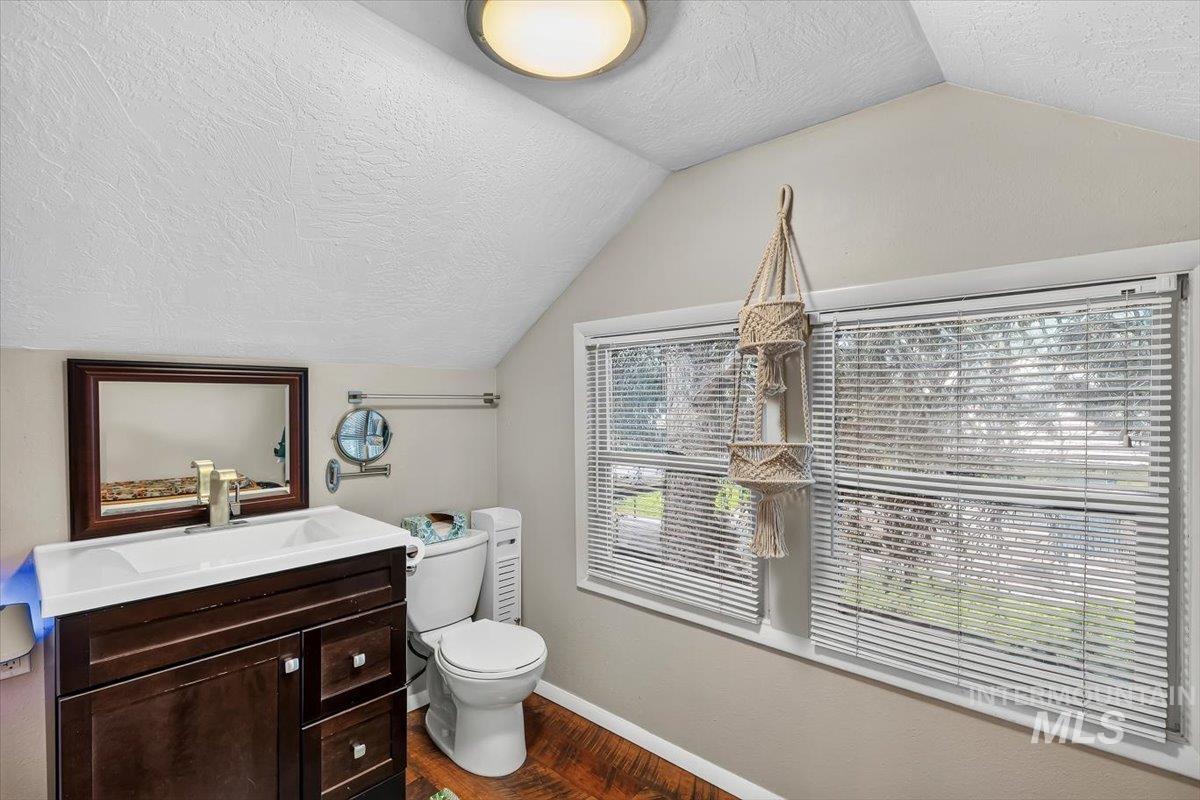 1401 Cleveland Blvd, Caldwell, Idaho 83605, 4 Bedrooms, 1.5 Bathrooms, Residential For Sale, Price $399,000,MLS 98995006