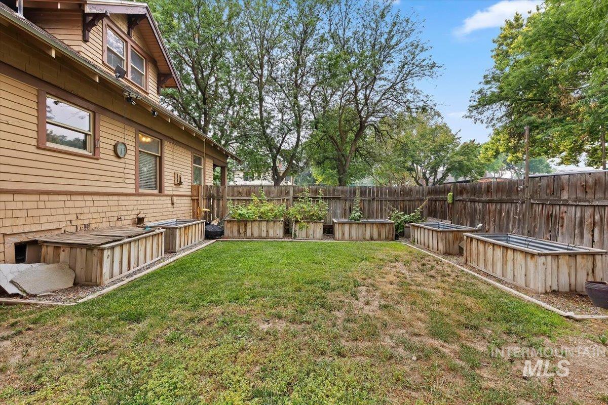 1401 Cleveland Blvd, Caldwell, Idaho 83605, 4 Bedrooms, 1.5 Bathrooms, Residential For Sale, Price $399,000,MLS 98995006