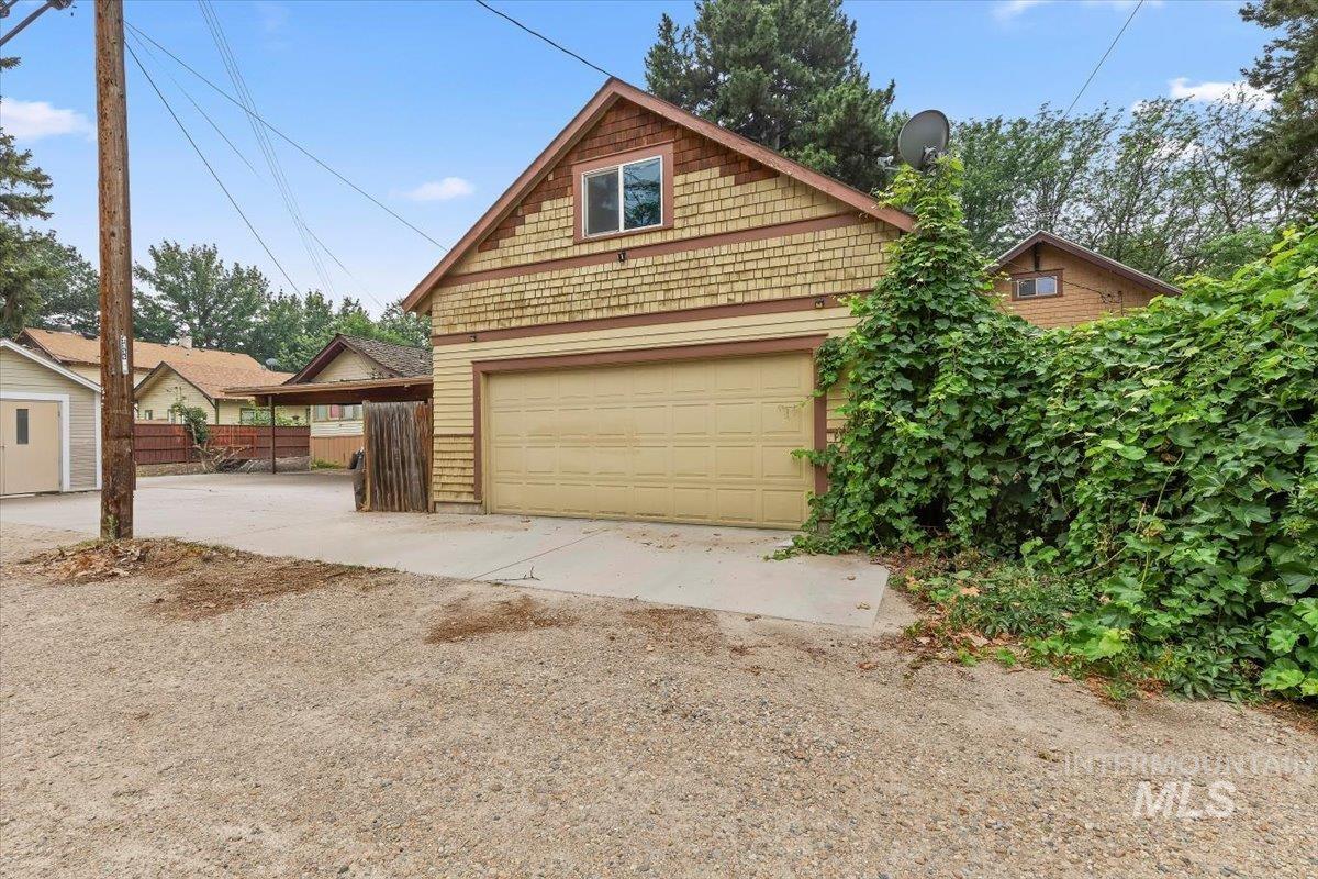 1401 Cleveland Blvd, Caldwell, Idaho 83605, 4 Bedrooms, 1.5 Bathrooms, Residential For Sale, Price $399,000,MLS 98995006