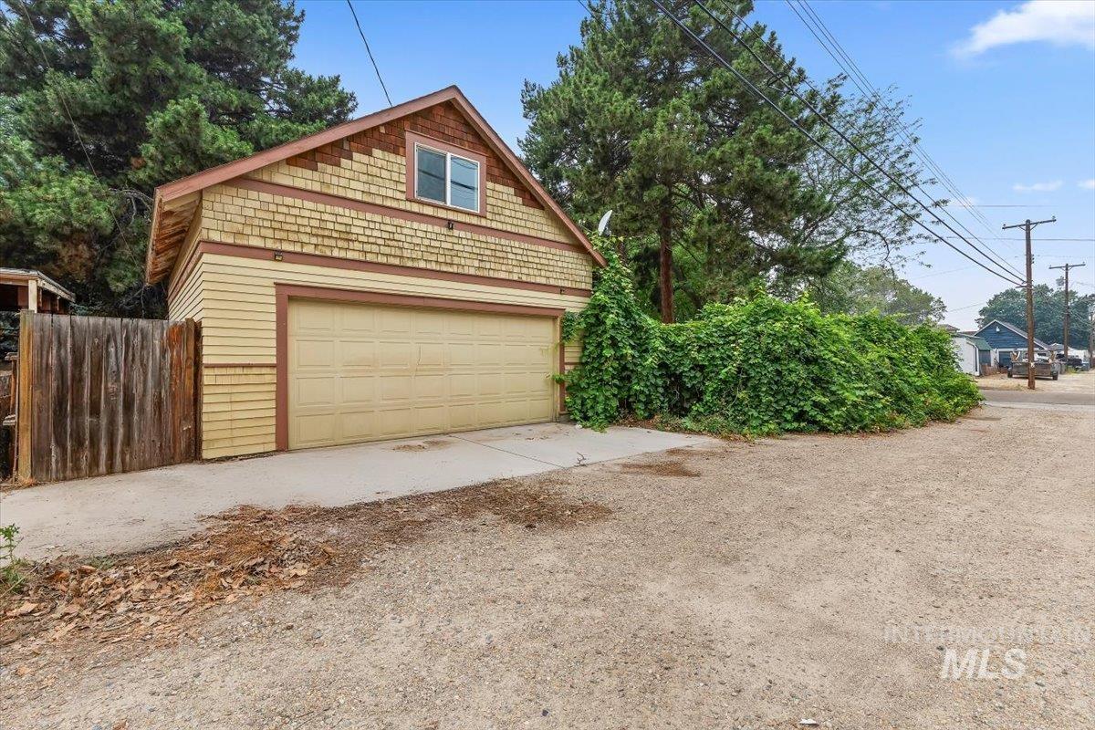 1401 Cleveland Blvd, Caldwell, Idaho 83605, 4 Bedrooms, 1.5 Bathrooms, Residential For Sale, Price $399,000,MLS 98995006