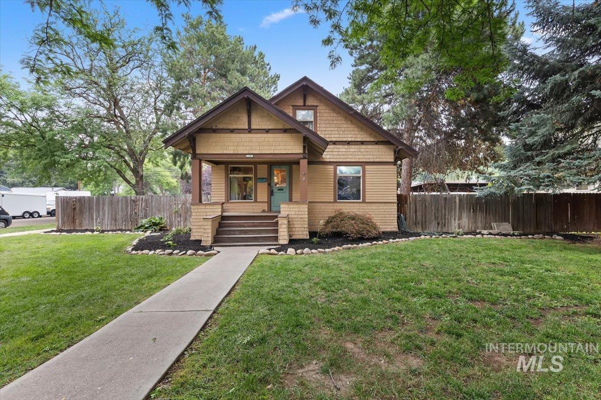 1401 Cleveland Blvd, Caldwell, Idaho 83605, 4 Bedrooms, 1.5 Bathrooms, Residential For Sale, Price $399,000,MLS 98995006