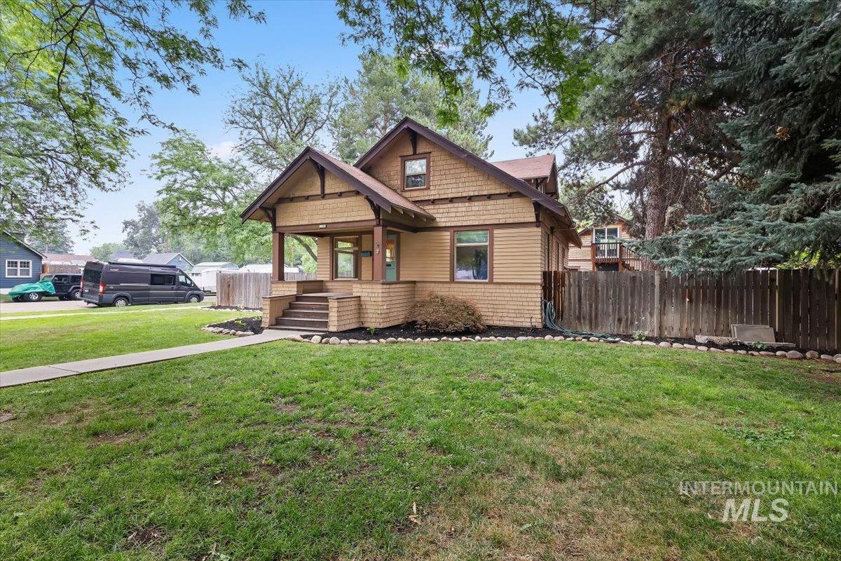 1401 Cleveland Blvd, Caldwell, Idaho 83605, 4 Bedrooms, 1.5 Bathrooms, Residential For Sale, Price $399,000,MLS 98995006