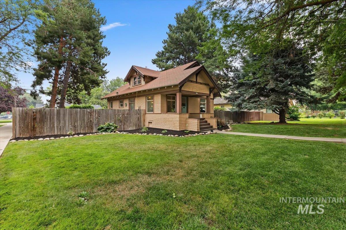1401 Cleveland Blvd, Caldwell, Idaho 83605, 4 Bedrooms, 1.5 Bathrooms, Residential For Sale, Price $399,000,MLS 98995006