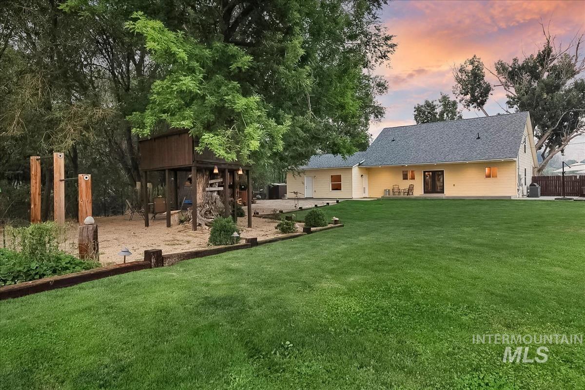 983 N Plaza Rd, Emmett, Idaho 83617, 3 Bedrooms, 2.5 Bathrooms, Residential For Sale, Price $775,000,MLS 98995010