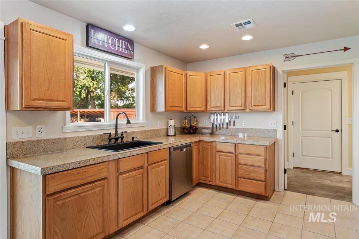 983 N Plaza Rd, Emmett, Idaho 83617, 3 Bedrooms, 2.5 Bathrooms, Residential For Sale, Price $775,000,MLS 98995010