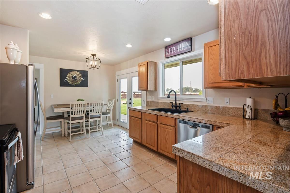 983 N Plaza Rd, Emmett, Idaho 83617, 3 Bedrooms, 2.5 Bathrooms, Residential For Sale, Price $775,000,MLS 98995010
