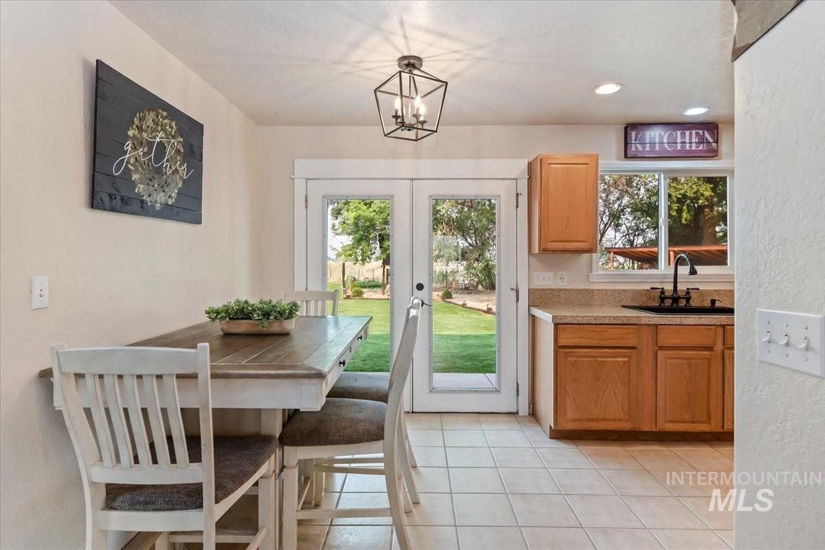 983 N Plaza Rd, Emmett, Idaho 83617, 3 Bedrooms, 2.5 Bathrooms, Residential For Sale, Price $775,000,MLS 98995010