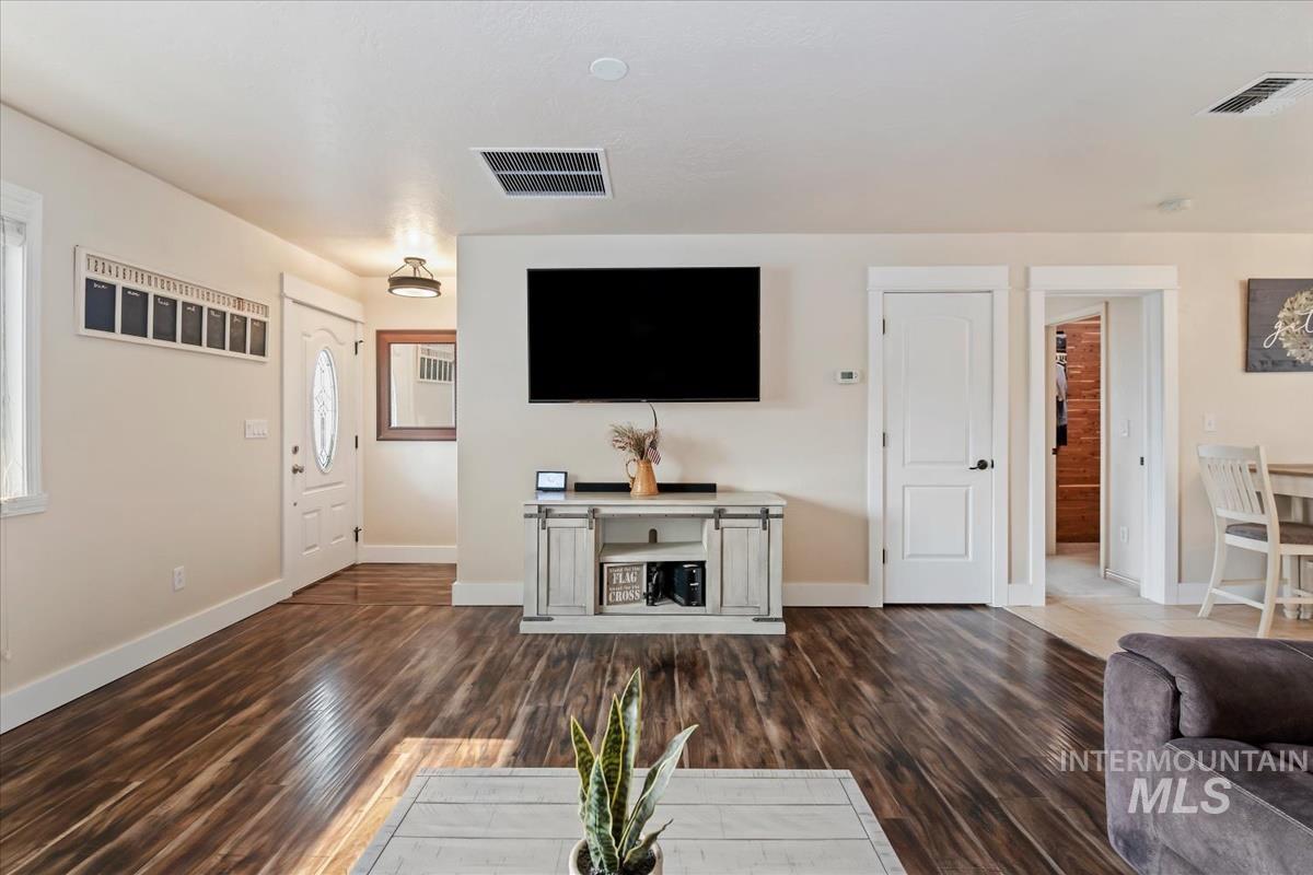 983 N Plaza Rd, Emmett, Idaho 83617, 3 Bedrooms, 2.5 Bathrooms, Residential For Sale, Price $775,000,MLS 98995010
