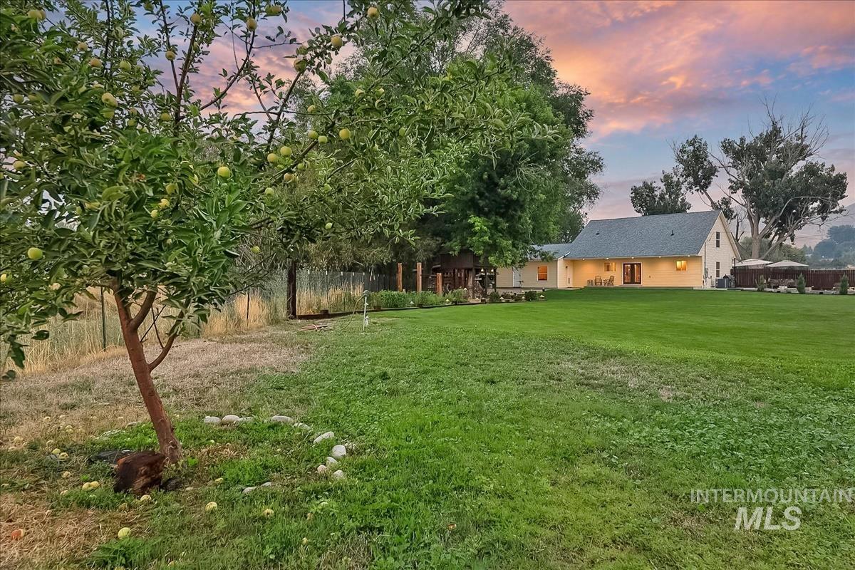 983 N Plaza Rd, Emmett, Idaho 83617, 3 Bedrooms, 2.5 Bathrooms, Residential For Sale, Price $775,000,MLS 98995010