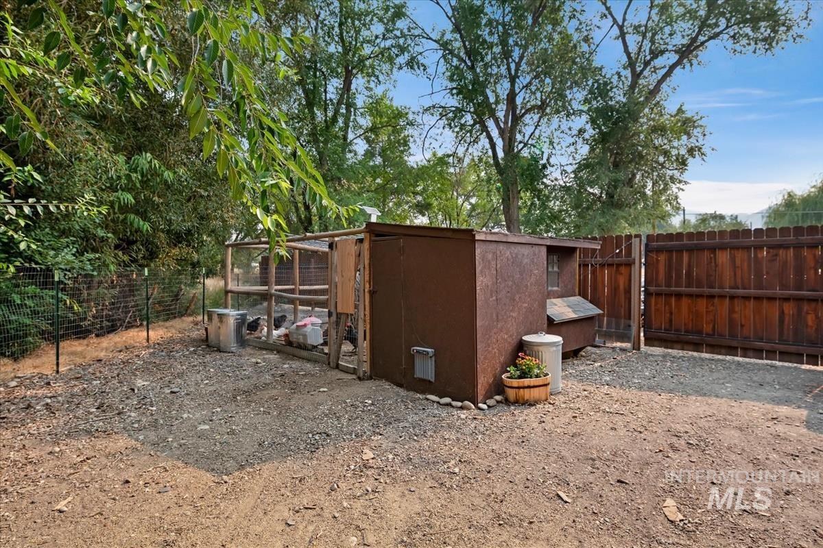 983 N Plaza Rd, Emmett, Idaho 83617, 3 Bedrooms, 2.5 Bathrooms, Residential For Sale, Price $775,000,MLS 98995010