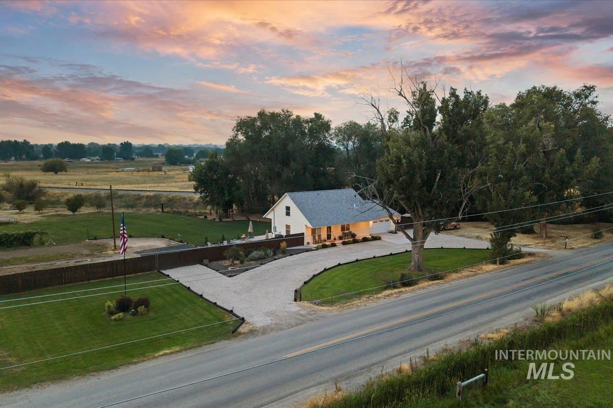 983 N Plaza Rd, Emmett, Idaho 83617, 3 Bedrooms, 2.5 Bathrooms, Residential For Sale, Price $775,000,MLS 98995010