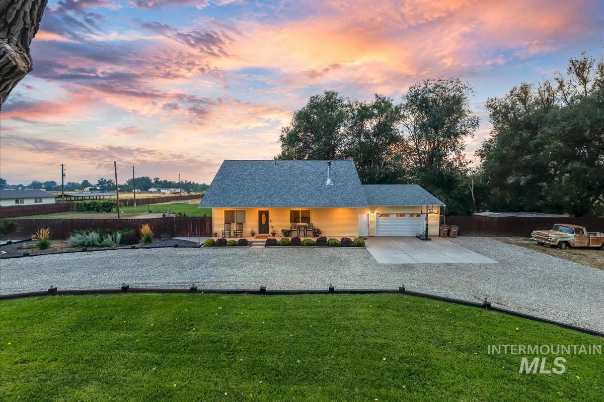 983 N Plaza Rd, Emmett, Idaho 83617, 3 Bedrooms, 2.5 Bathrooms, Residential For Sale, Price $775,000,MLS 98995010