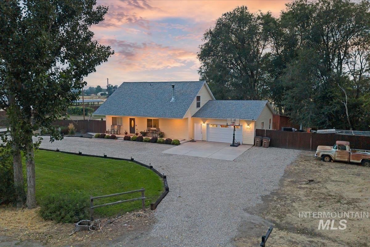 983 N Plaza Rd, Emmett, Idaho 83617, 3 Bedrooms, 2.5 Bathrooms, Residential For Sale, Price $775,000, 98995010