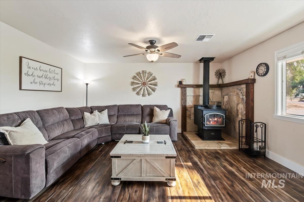 983 N Plaza Rd, Emmett, Idaho 83617, 3 Bedrooms, 2.5 Bathrooms, Residential For Sale, Price $775,000,MLS 98995010