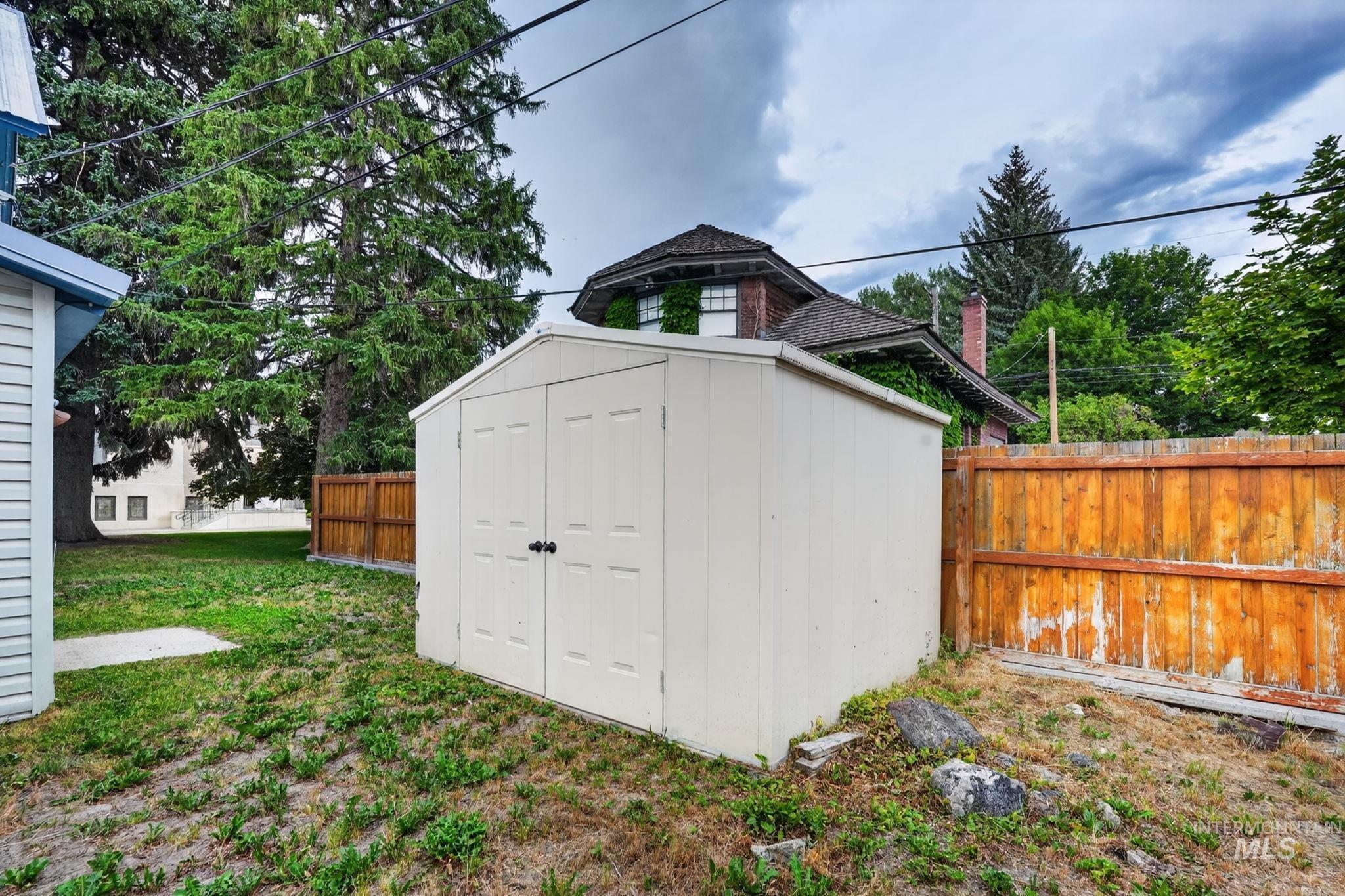310 Elm Street, Idaho Falls, Idaho 83402, 4 Bedrooms, 2 Bathrooms, Residential For Sale, Price $699,000,MLS 98995012
