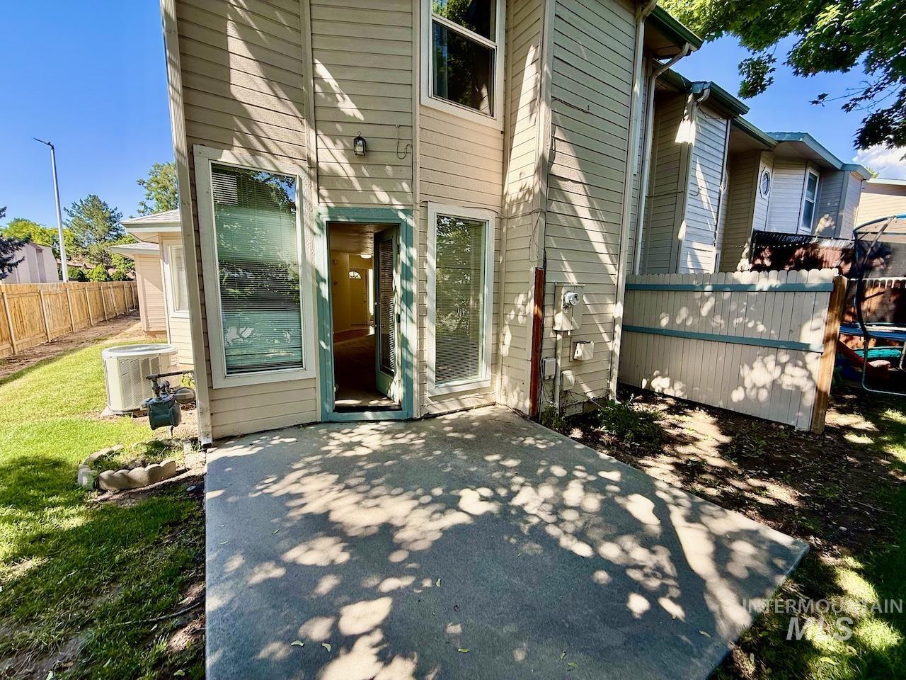 7047 W Irving Lane, Boise, Idaho 83704, 3 Bedrooms, 2.5 Bathrooms, Residential For Sale, Price $379,000, 98995013