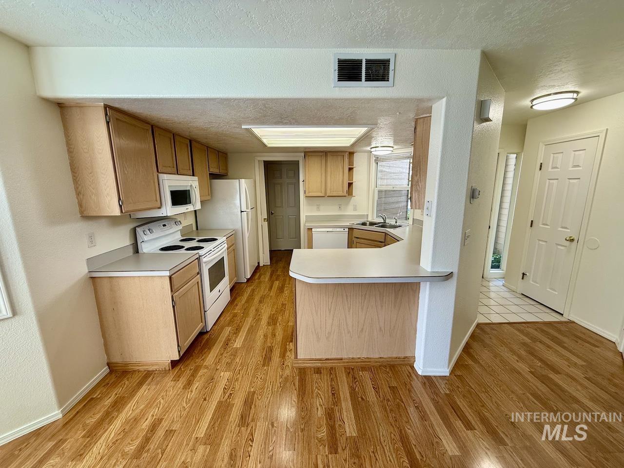 7047 W Irving Lane, Boise, Idaho 83704, 3 Bedrooms, 2.5 Bathrooms, Residential For Sale, Price $379,000, 98995013