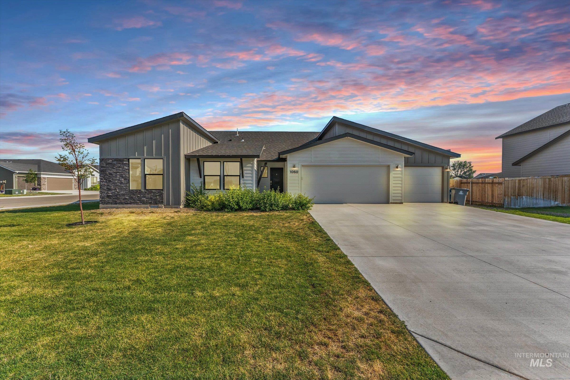1060 SW Shikra, Mountain Home, Idaho 83647, 4 Bedrooms, 2 Bathrooms, Residential For Sale, Price $399,000,MLS 98995019