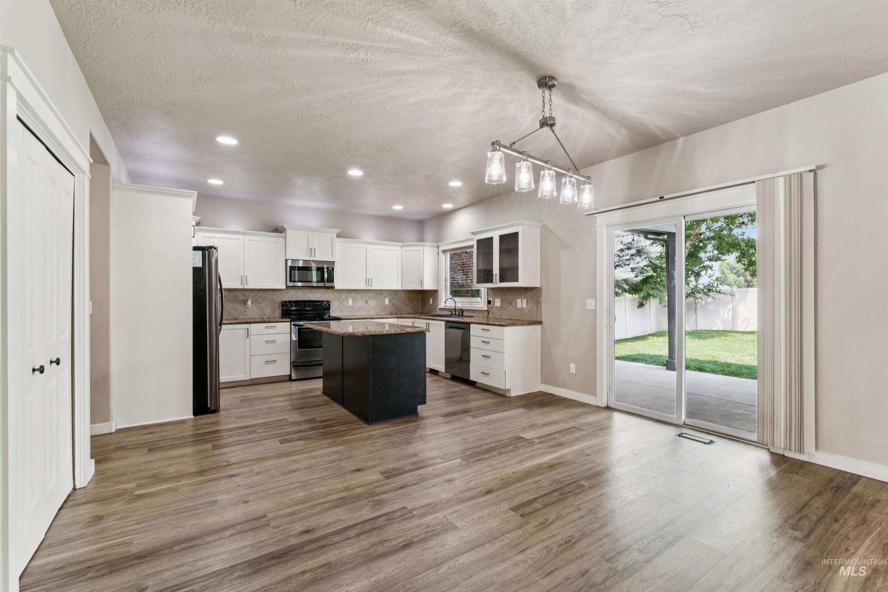 1902 E Mountain Man, Meridian, Idaho 83646, 4 Bedrooms, 2.5 Bathrooms, Residential For Sale, Price $564,900,MLS 98995026