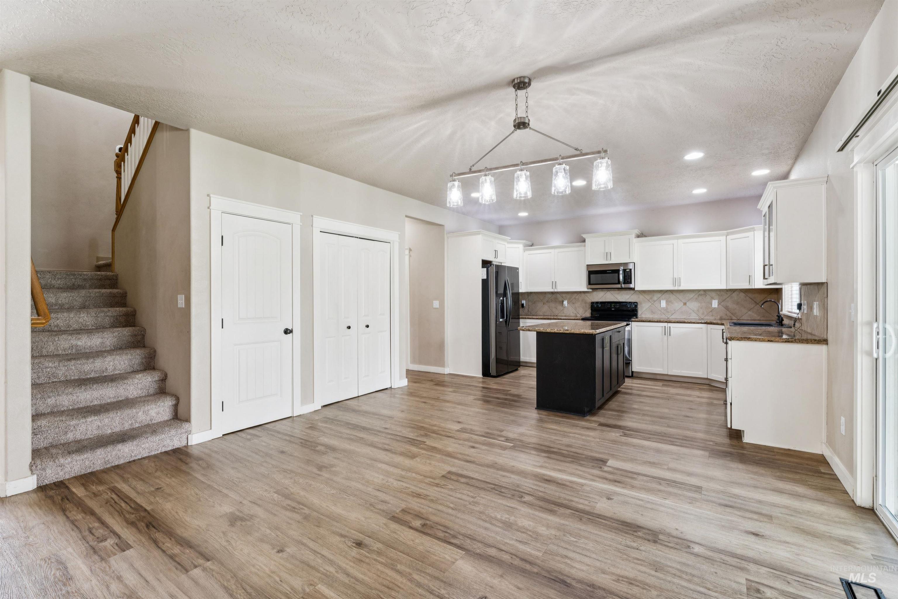 1902 E Mountain Man, Meridian, Idaho 83646, 4 Bedrooms, 2.5 Bathrooms, Residential For Sale, Price $564,900,MLS 98995026