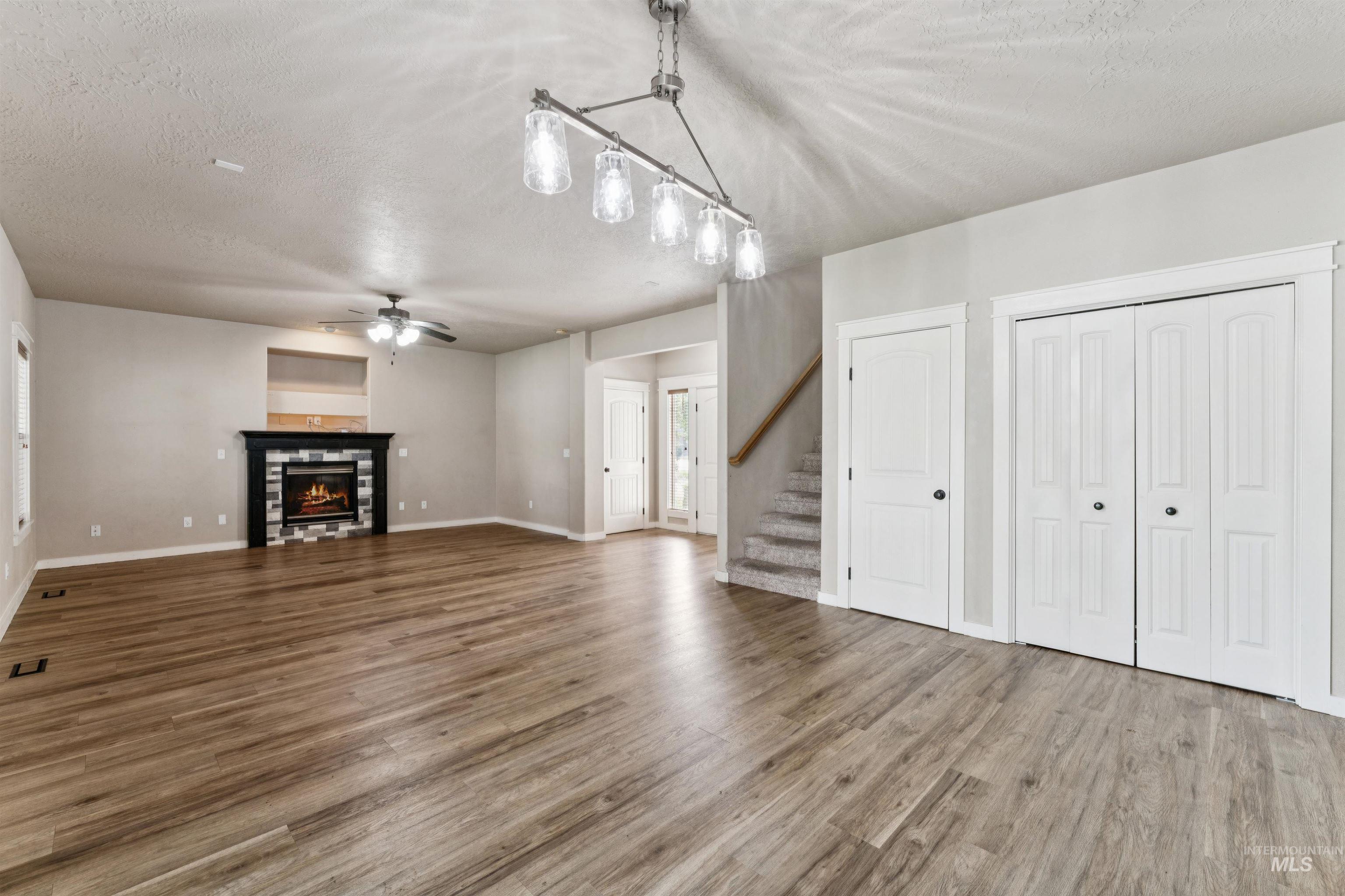 1902 E Mountain Man, Meridian, Idaho 83646, 4 Bedrooms, 2.5 Bathrooms, Residential For Sale, Price $564,900,MLS 98995026