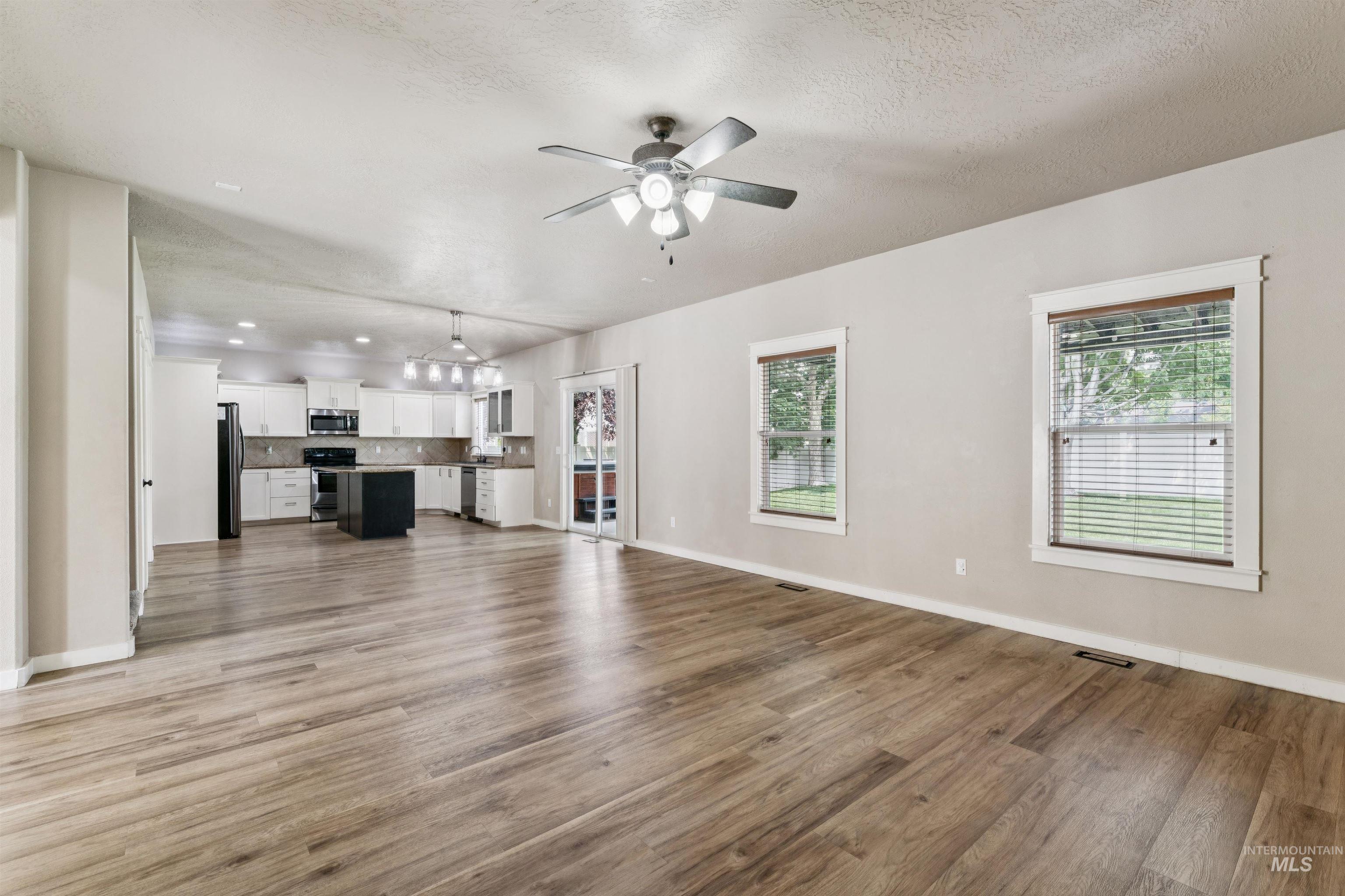 1902 E Mountain Man, Meridian, Idaho 83646, 4 Bedrooms, 2.5 Bathrooms, Residential For Sale, Price $564,900,MLS 98995026