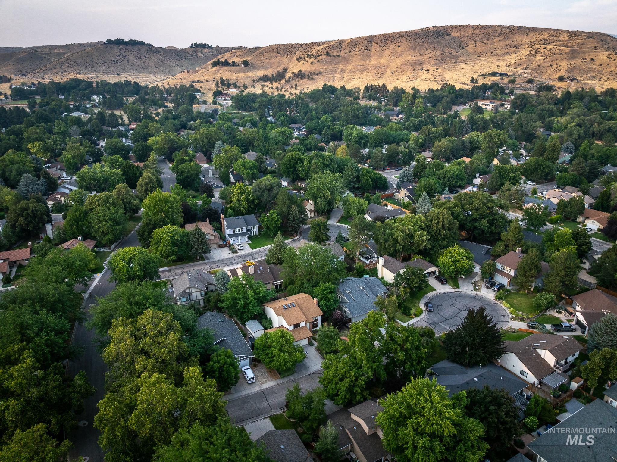 5678 W Gate House Ct, Boise, Idaho 83703, 3 Bedrooms, 2.5 Bathrooms, Residential For Sale, Price $650,000, 98995028