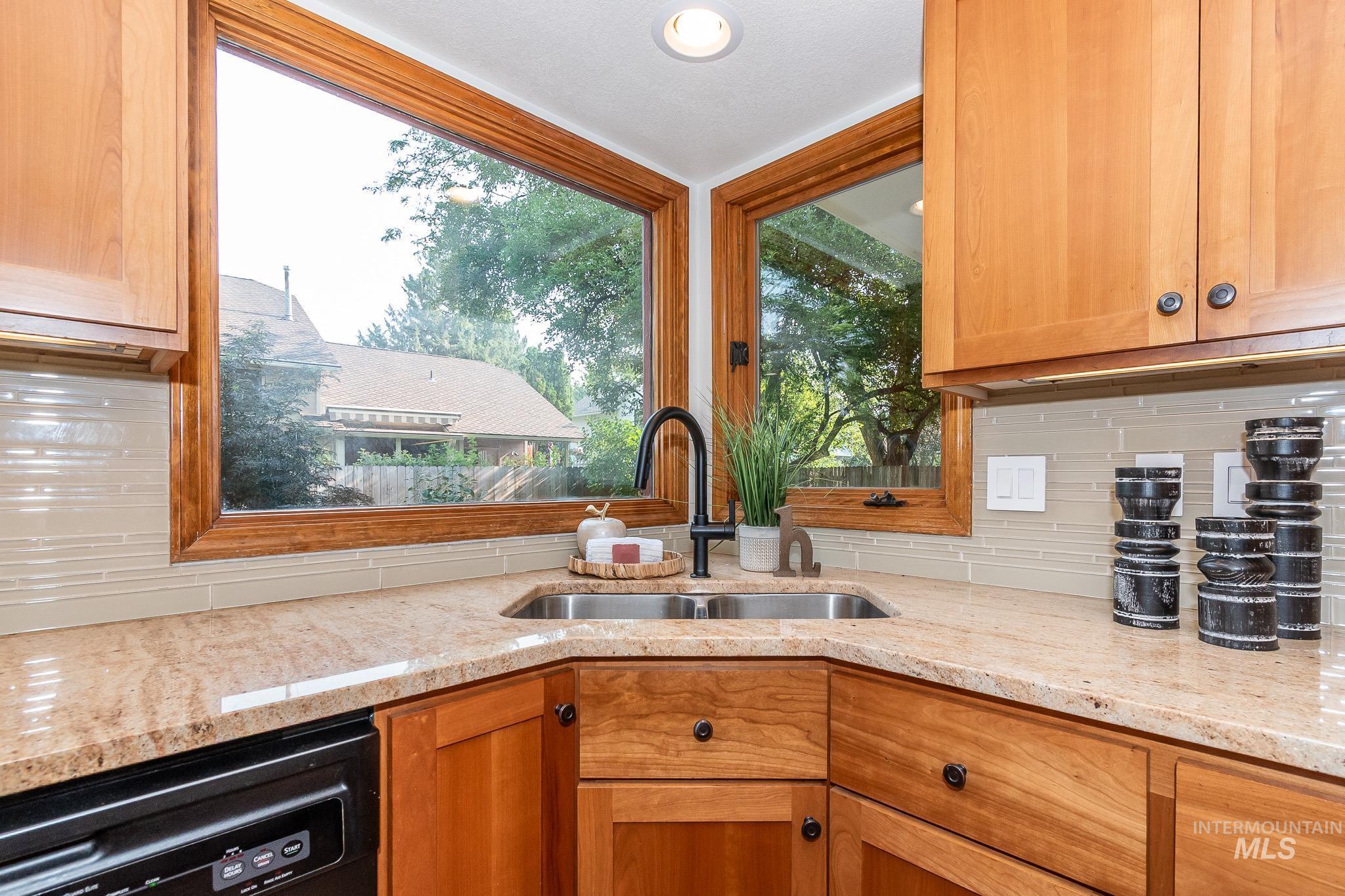 5678 W Gate House Ct, Boise, Idaho 83703, 3 Bedrooms, 2.5 Bathrooms, Residential For Sale, Price $650,000, 98995028