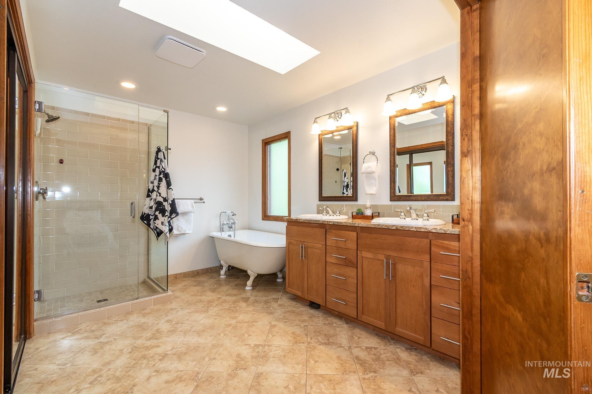5678 W Gate House Ct, Boise, Idaho 83703, 3 Bedrooms, 2.5 Bathrooms, Residential For Sale, Price $650,000, 98995028
