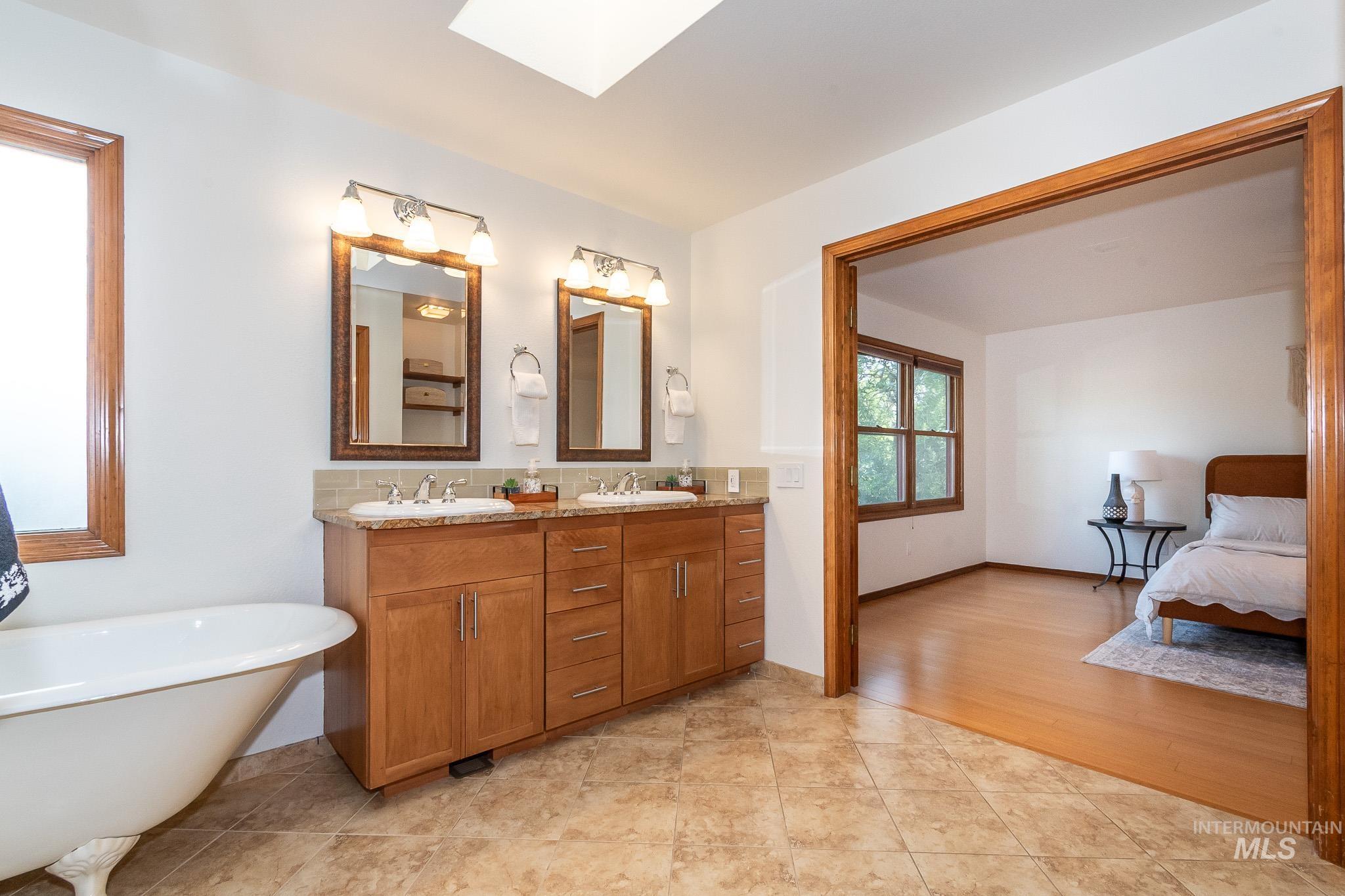 5678 W Gate House Ct, Boise, Idaho 83703, 3 Bedrooms, 2.5 Bathrooms, Residential For Sale, Price $650,000, 98995028