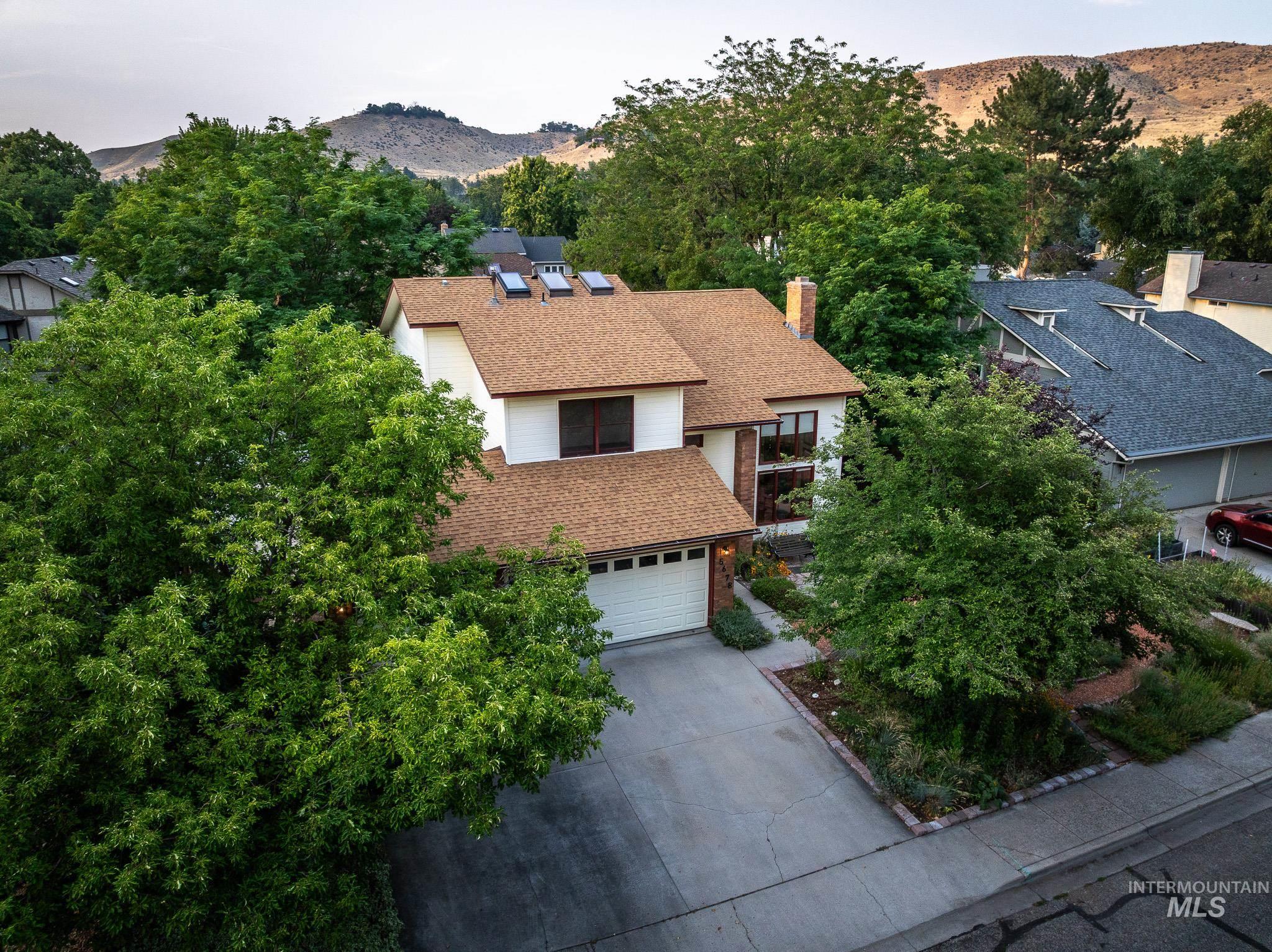 5678 W Gate House Ct, Boise, Idaho 83703, 3 Bedrooms, 2.5 Bathrooms, Residential For Sale, Price $650,000, 98995028