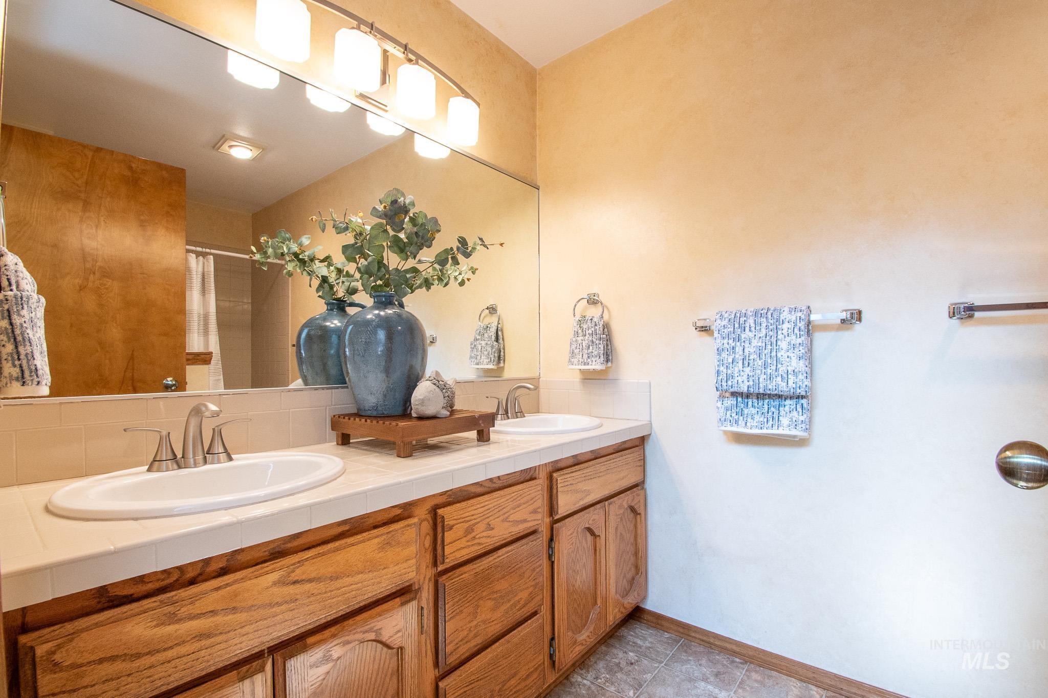 5678 W Gate House Ct, Boise, Idaho 83703, 3 Bedrooms, 2.5 Bathrooms, Residential For Sale, Price $650,000, 98995028