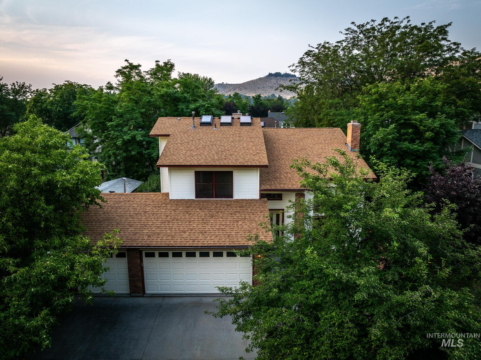5678 W Gate House Ct, Boise, Idaho 83703, 3 Bedrooms, 2.5 Bathrooms, Residential For Sale, Price $650,000, 98995028