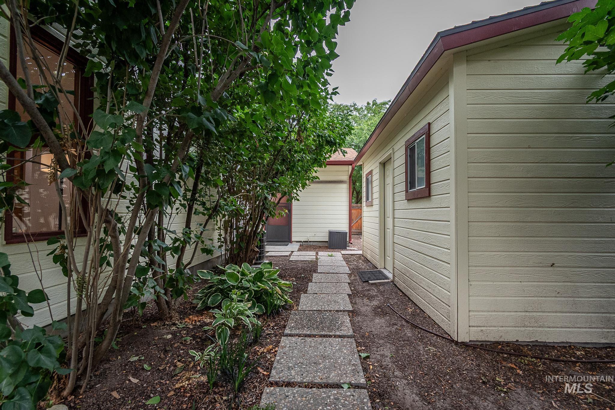 5678 W Gate House Ct, Boise, Idaho 83703, 3 Bedrooms, 2.5 Bathrooms, Residential For Sale, Price $650,000, 98995028