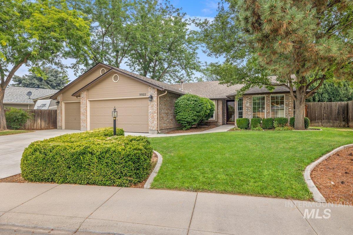 9922 W Aladar Ct, Boise, Idaho 83704, 3 Bedrooms, 2 Bathrooms, Residential For Sale, Price $572,000, 98995051
