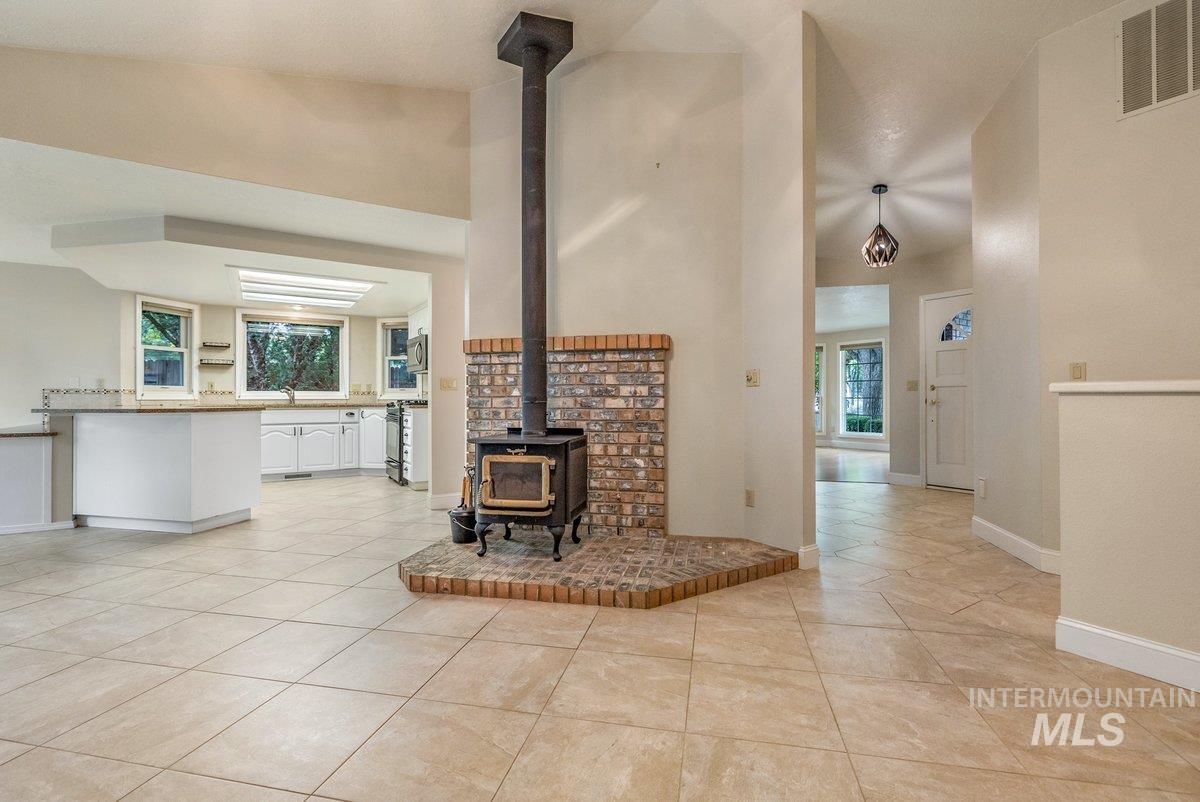 9922 W Aladar Ct, Boise, Idaho 83704, 3 Bedrooms, 2 Bathrooms, Residential For Sale, Price $572,000, 98995051