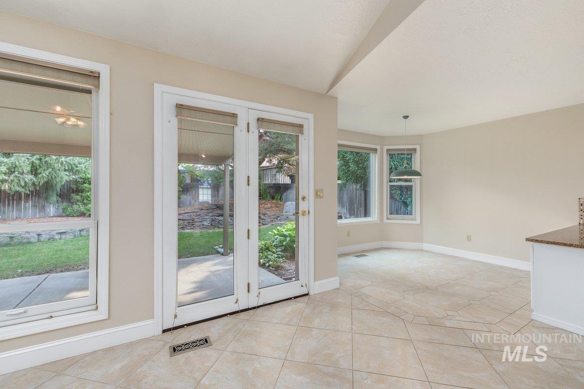 9922 W Aladar Ct, Boise, Idaho 83704, 3 Bedrooms, 2 Bathrooms, Residential For Sale, Price $572,000, 98995051