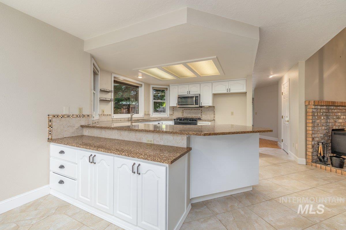 9922 W Aladar Ct, Boise, Idaho 83704, 3 Bedrooms, 2 Bathrooms, Residential For Sale, Price $572,000, 98995051