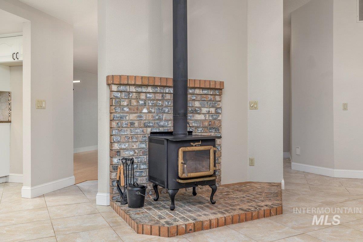 9922 W Aladar Ct, Boise, Idaho 83704, 3 Bedrooms, 2 Bathrooms, Residential For Sale, Price $572,000, 98995051