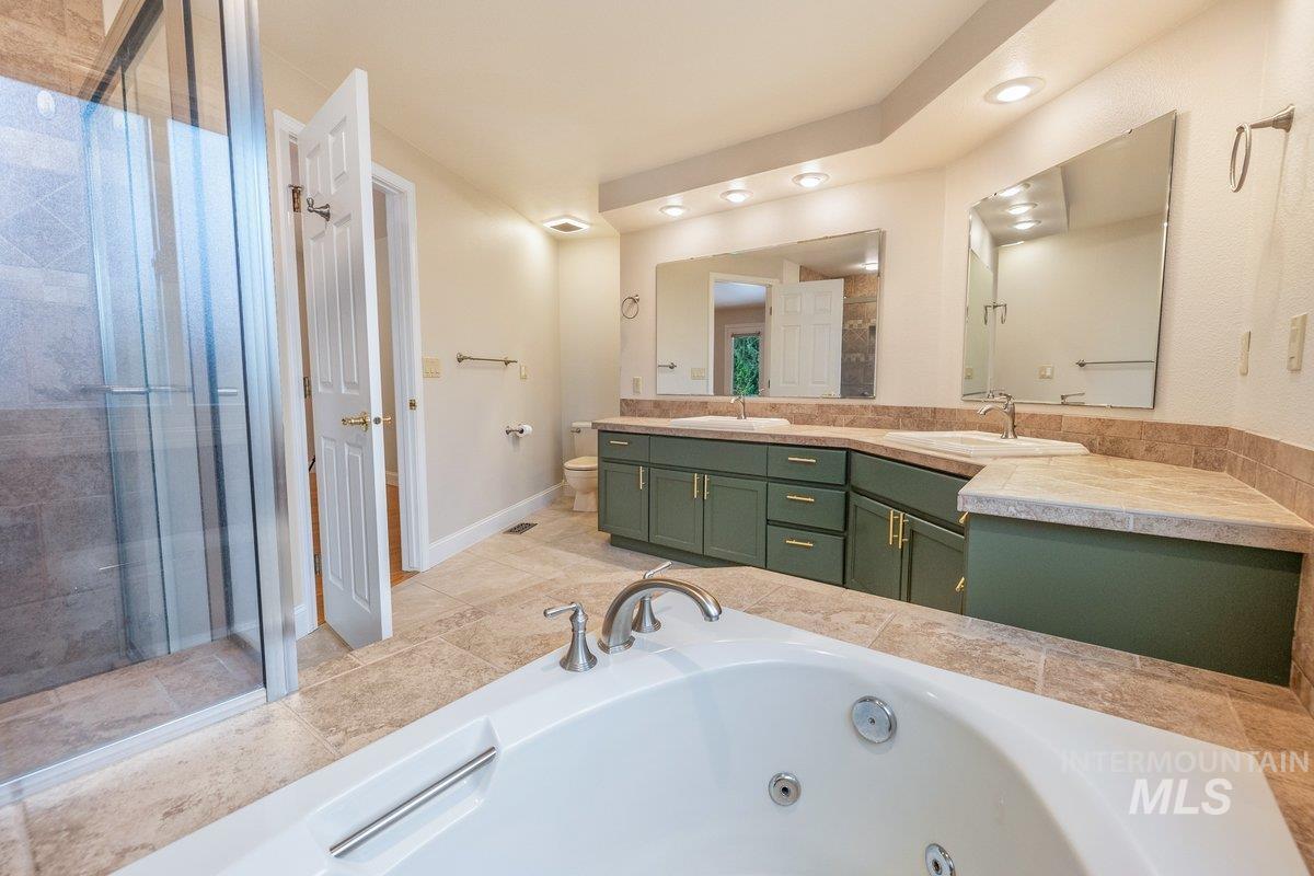 9922 W Aladar Ct, Boise, Idaho 83704, 3 Bedrooms, 2 Bathrooms, Residential For Sale, Price $572,000, 98995051